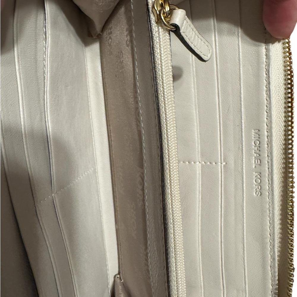 Michael Kors Cream Quilted Continental Wallet - Picture 2 of 3